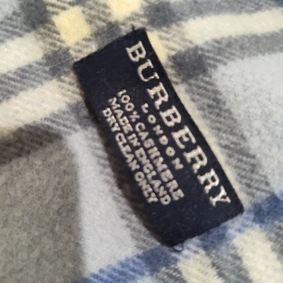 Authentic Burberry Cashmere Wrap - Picture 3 of 11
